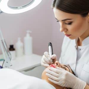 بهترین مراکز شیدینگ لب (رژلب دائم)